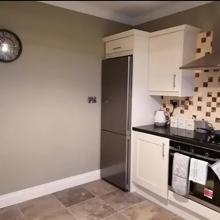 Prázdninový dům 2 Bed Flat - Sleeps 4 - Garden - Parking - Wifi