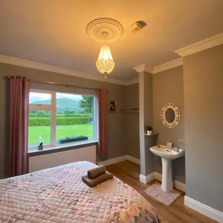 بيت للعطل 2 Bed Flat - Sleeps 4 - Garden - Parking - Wifi