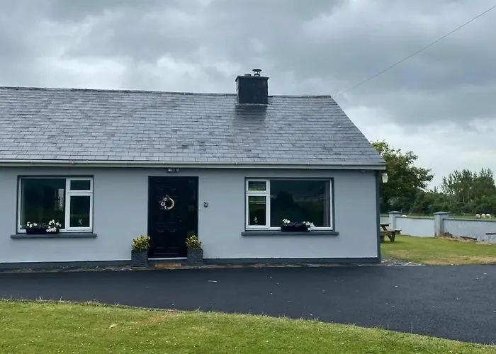 度假居 2 Bed Flat - Sleeps 4 - Garden - Parking - Wifi *